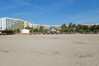 Image de Two Bedroom Beautiful Mexico Beach Resort\n\n