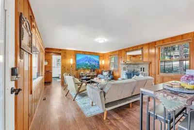 Image de Agate Lakeview Escape | Game Room & Deck!