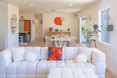 Image de Luxury Desert Gem~HotTub~GameRoom~360 Views~5 Min to Park