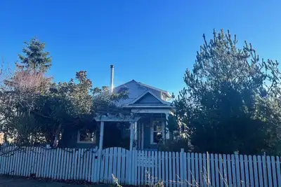 Image de Newly Renovated Craftsman Home in Quiet Neighborhood