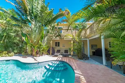 Image de Island Girl East – Coastal Retreat w/ Pool, Deck & Short Walk To Beach