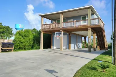 Image de Cozy Beach Cabin - Basketball Hoop - Walk to Beach