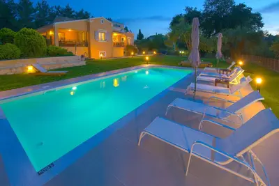 Image de Villa Spyrelia: Tranquil Retreat in Dassia, Corfu with Pool & Jacuzzi