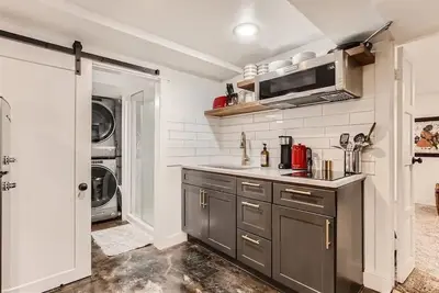 Image de Cozy Renovated Craftsman with Beautiful Views