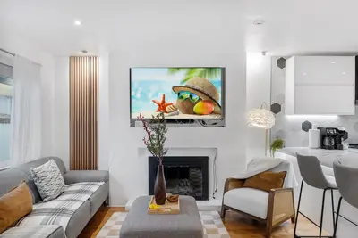 Image de 🌅 Modern, Trendy 4bd & 3ba house with great amenities 🌉🎆