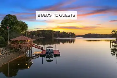 Image de Sunset Hideaway by SoCharm | Beautiful, expansive views of Lake Norman!