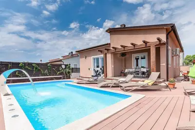 Image de Superbe maison Ă Pula avec sauna