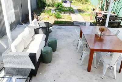 Image de Best Location! 1Min Walk to Train+ Metro Station 5Min to City  10min to Airport