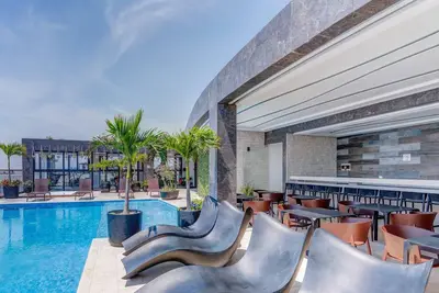 Image de Beachy Chic Stay, Rooftop Pool Onsite, Near 5th Av