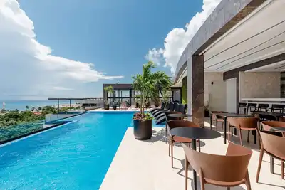 Image de Oceanview Rooftop Pool, Chic Stay Near 5th Ave!