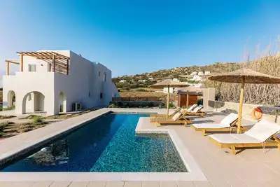 Image de Villa 'Finest Earth Swimming Pool' avec vue sur la mer, Wi-Fi et climatisation