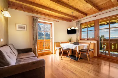 Image de Appartement 'Ronsolhof Santner' avec vue sur les montagnes, jardin partagé et Wi-Fi