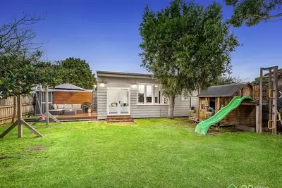 Image de House with Large Garden and Backyard Studio