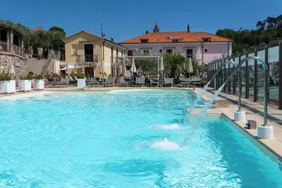 Image de Maison de vacances 'Il Casale Relax - 6km Da Finale' avec vue montagne, Wi-Fi et climatisation