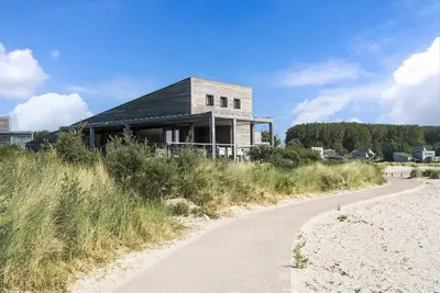 Image de The 4 person Villa Super Vip features a luxurious and comfortably furnished interior, terraces with views over the water, perfect with dogs and children.