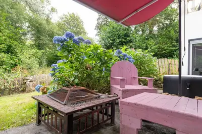 Image de \"Gîte Gwenn Ha Du - Domaine Moulin Blanc\" avec terrasse privée, Spa partagé et Wi-Fi