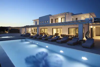 Image de Wave17 Spacious, Luxurious, Contemporary, swimming pools, Gym, Spa, Sea View.