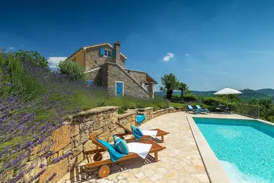 Image de Magnifique maison Ă Oprtalj