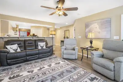 Image de Front-row golf views, two king suites and Branson fun just minutes from the door
