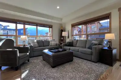 Image de Panoramic Views - 3 Bedrooms in White Spruce Lodge