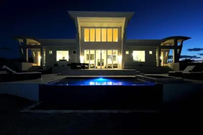 Image de Contemporary Beach Villa w\/ Private Pool