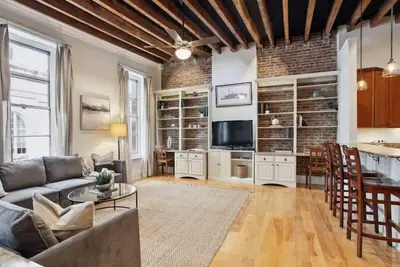 Image de Stylish & Spacious Cbd Loft | 5 min to Fq