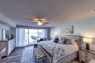 Image de Chic 3 Bdr Condo w/ Boat Slip, Onsite Pool, & More!