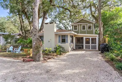 Image de Relax and Unwind at Whispering Waves Beach Retreat, sleeps 12, walk to the beach