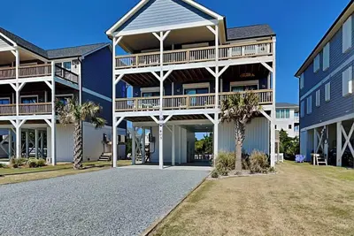 Image de 603 Salty Breeze | Spacious + Ocean Views & Great Backyard!