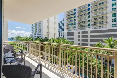 Image de Condo on Beach with views of the ocean
