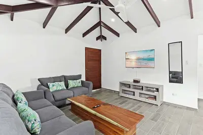 Image de Charming Apartment | Steps to the Beach