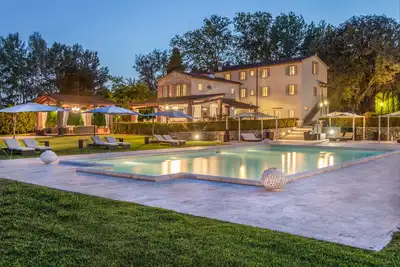 Image de Elevate Your Escape: Discover Timeless Charm in a Majestic Retreat Amid Lucca and Florence
