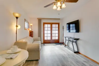 Image de 1 Mi to Metro Station: Cozy Aurora Horse Farm Apt!