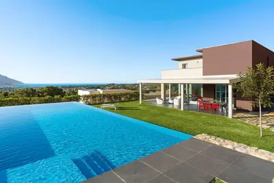 Image de Maison de vacances privée avec piscine privée, Wifi, climatisation, Tv, terrasse, vue panoramique