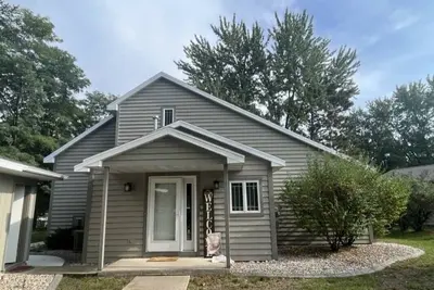 Image de Lakefront property with private cove - 10 minutes from Sand Valley!