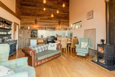 Outshot Barn - sleeps 4 guests in 2 bedrooms, Hay-on-Wye