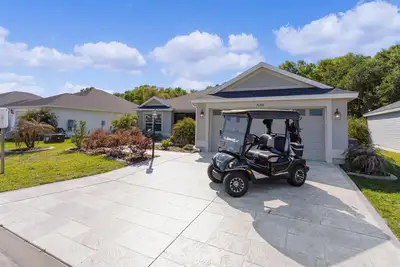 Image de Beautiful designer home in The Village of Marsh Bend with private pool