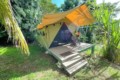 Image de Bamboo Canopy with Shared Bath and Common House