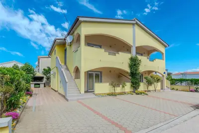 Image de Appartement confortable à Vir avec.