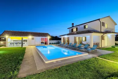 Image de Belle maison Ă Pula avec sauna