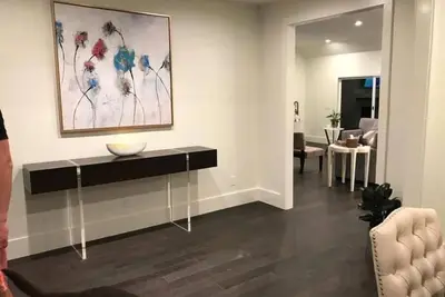 Image de 1 Bedroom Basement Apt, Very Neat And Spotless In A Quiet Neighborhood