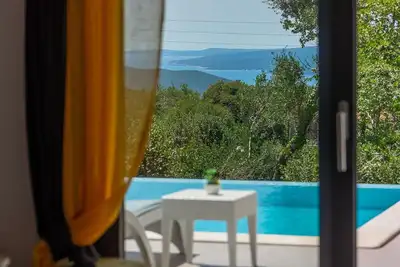 Image de La villa moderne Riki avec piscine privée se trouve dans le petit village istrien de Koromano.