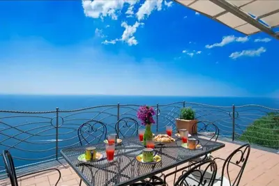 Image de L'Incanto House on the Amalfi Coast. Spacious and wonderful terrace overlooking the sea