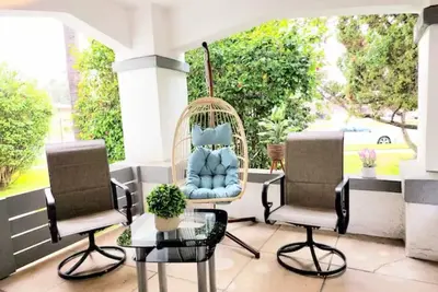 Image de Sp18 Prime location Luxe 2Bedroom / 1Bath Apartment kingsize bed!