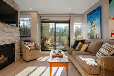 Image de Sun-Drenched Golf Club Apartment