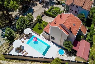 Maison en bord de mer à Zadar