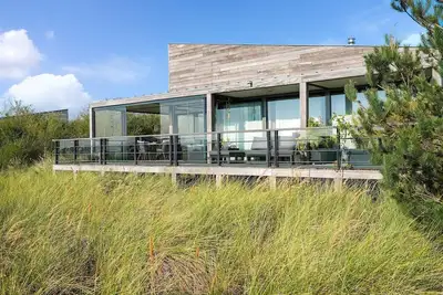 Image de The 4 person Villa Super Vip features a luxurious and comfortably furnished interior, terrace with views over the water, perfect with dogs and children.