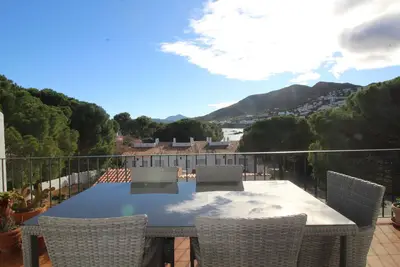 Farella Parc Ii 1-D - Apartamento práctico y acogedor situado en La Farella (Llançà) a tan sólo 100 m. de la playa y a 400 m. del centro del Puerto.