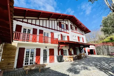 Image de Grande maison basque 14 pers, piscine, salle de jeux, internet, borne recharge