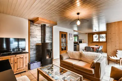 Image de Chalet familial confortable 7 pers, 800m des pistes, terrasse, parking, WiFi, équipements modernes